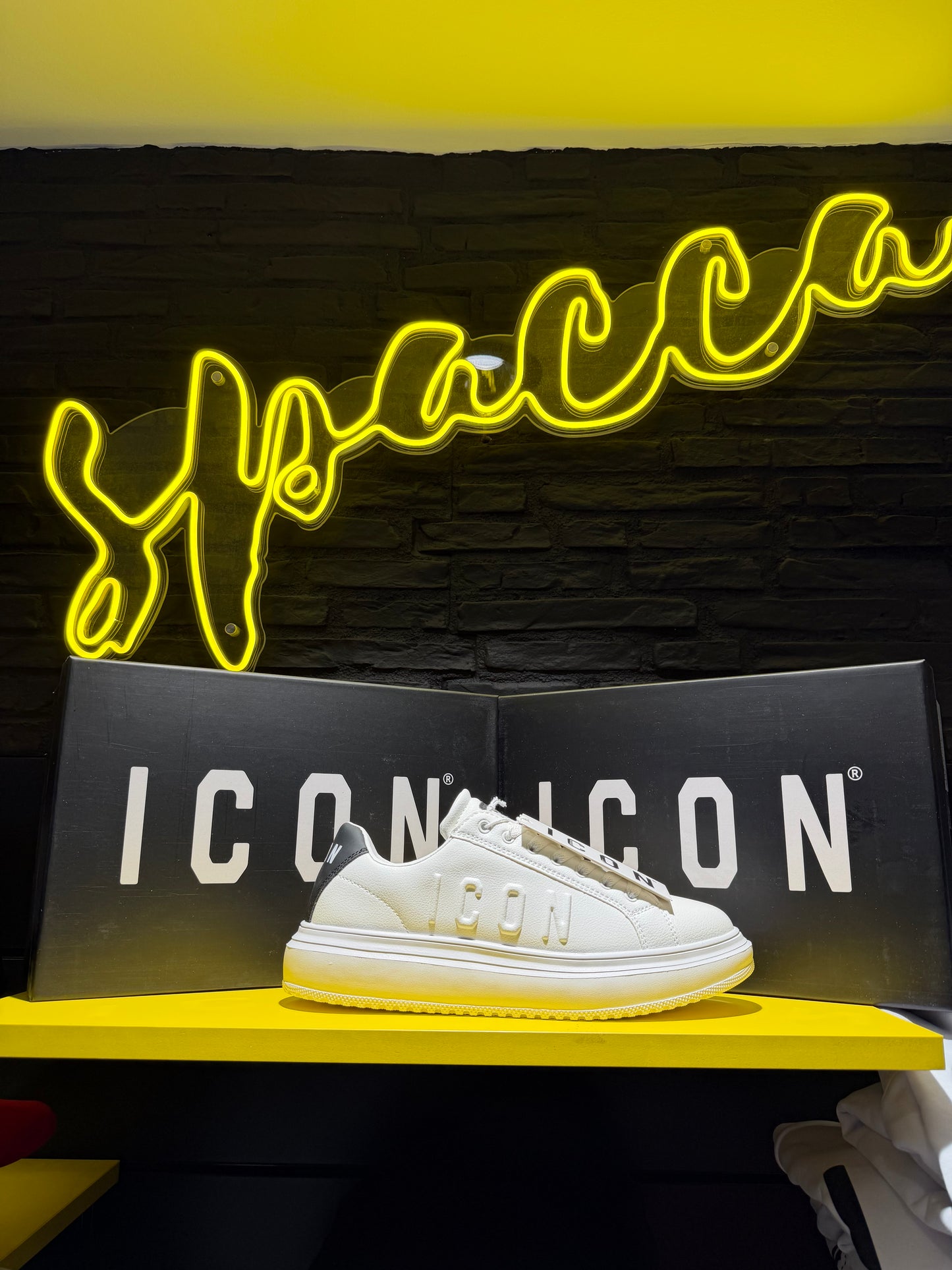 Scarpa icon logo rilievo